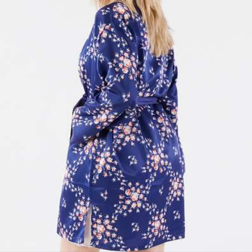 MORGAN LANE Robe - Picture 2 of 4